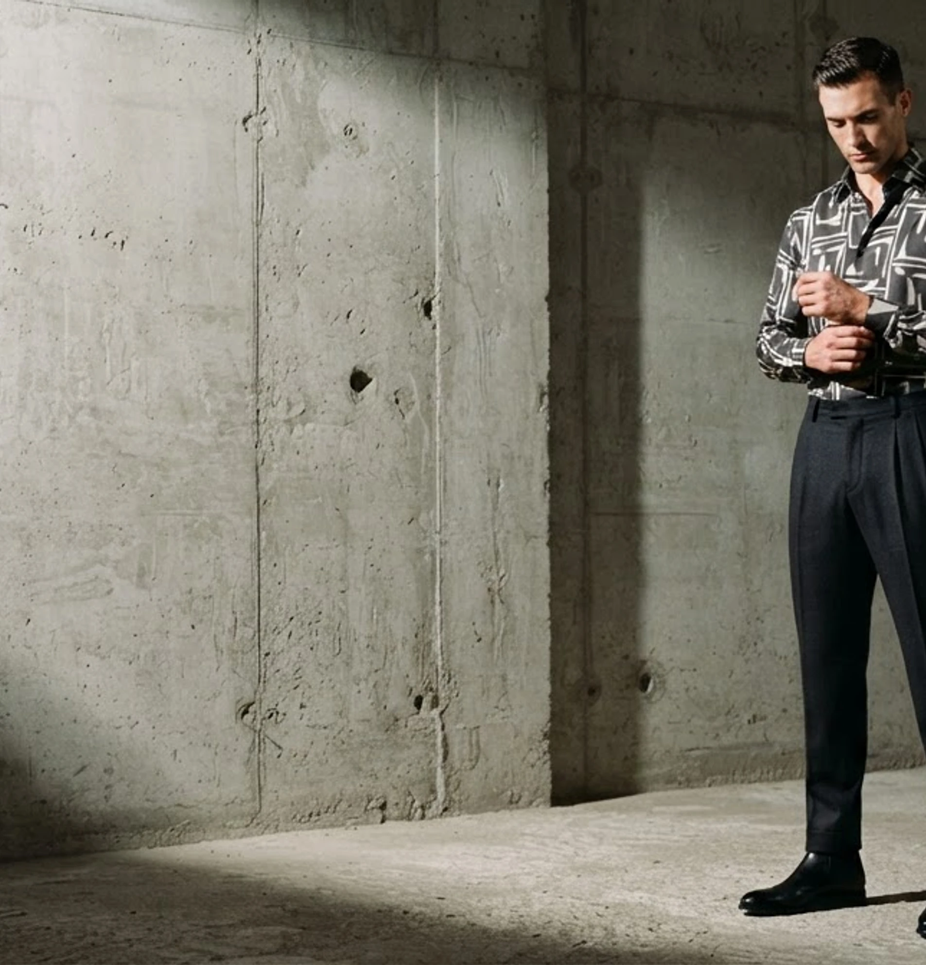 Makrom summer editorial — model in a tailored print shirt